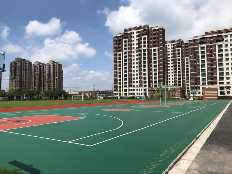 如何预防硅PU球场施工的时候变颜色